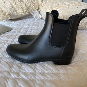 Black rain bootie